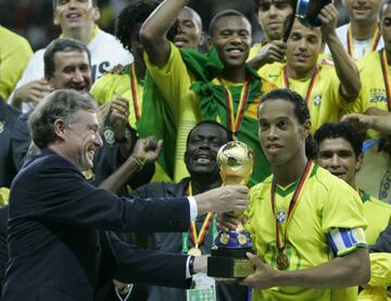 El 29 de junio de 2005 el jugador brasileño consigue con Brasil la Copa Confederaciones tras ganar 4-1 a Argentina. 
 