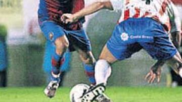 <b>ACTIVO. </b>Ezquerro marcó de penalti 'a lo Panenka'.