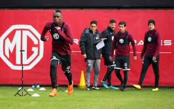 Ambos jugadores ya entrenan con el cuadro de Héctor Tapia en Macul. La preparación estará enfocada en lo físico durante estos días.