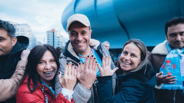 Miles de uñas pintadas por Borja Iglesias