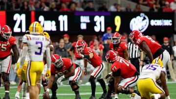 ATLANTA, GEORGIA - DECEMBER 03: Stetson Bennett #13 of the Georgia Bulldogs calls a play against the LSU Tigers during the second quarter in the SEC Championship game at Mercedes-Benz Stadium on December 03, 2022 in Atlanta, Georgia.   Kevin C. Cox/Getty Images/AFP (Photo by Kevin C. Cox / GETTY IMAGES NORTH AMERICA / Getty Images via AFP)