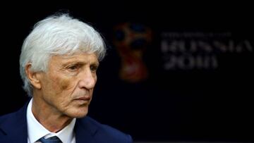 SARANSK, RUSSIA - JUNE 19:  Jose Pekerman, Head coach of Colombia looks on  during the 2018 FIFA World Cup Russia group H match between Colombia and Japan at Mordovia Arena on June 19, 2018 in Saransk, Russia.  (Photo by Clive Mason/Getty Images)