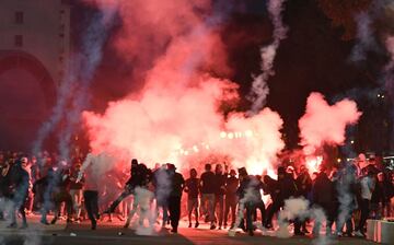 Los ultras del Marsella y el Lazio se enfrentaron en los alrededores del Stade Vélodrome antes y después del partido que enfrentaba a sus respectivos equipos en la Europa League. Hubo cuatro heridos leves por consecuencia de dichos enfrentamientos.