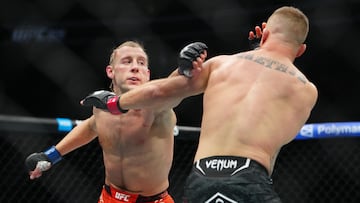 Jan 24, 2026; Las Vegas, Nevada, USA; Justin Gaethje (red gloves) fights Paddy Pimblett (blue gloves) during UFC 324 at T-Mobile Arena. Mandatory Credit: Stephen R. Sylvanie-Imagn Images