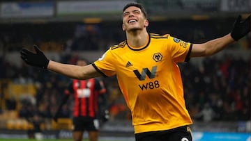 Raúl JIménez celebrando un gol con el Wolverhampton en la temporada 2018-2019.