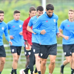 Marcelino alista ante el Barça a los mismos, más Raúl García