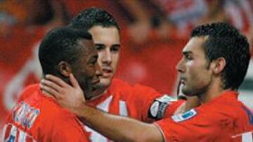 <b>GOLEADORES. </b>Congo y Barral, celebrando uno de los goles marcados por el Sporting contra el Cádiz.