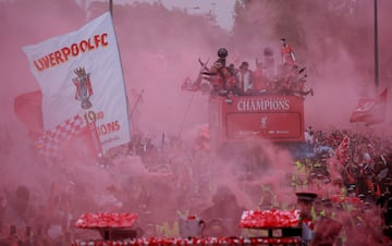 La ciudad de Liverpool volcada con el conjunto Red tras conseguir el vigsimo titulo de liga de su historia.