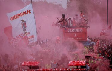La ciudad de Liverpool volcada con el conjunto Red tras conseguir el vigésimo titulo de liga de su historia.