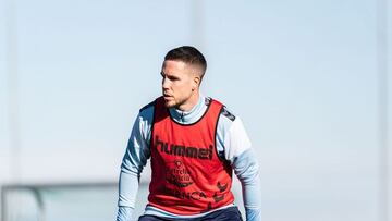 El lateral serbio Mihailo Ristic, durante un entrenamiento del Celta.