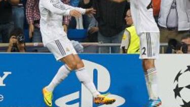 Di María celebra con Cristiano uno de los tantos conseguidos.