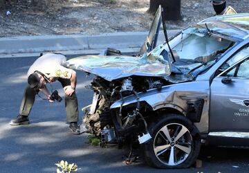 El  automvil de Tiger Woods tras el accidente de trfico en el suroeste de Los ?ngeles, California (EE.UU).