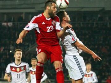 Levan Mchedlidze y Jonas Hector.