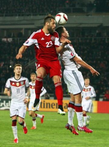 Levan Mchedlidze y Jonas Hector.