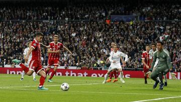 James volvió a empatar el partido. 2-2.