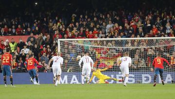 Ramos marca de penalti ante Noruega. Es el m&aacute;ximo goleador en la etapa de Luis Enrique.
