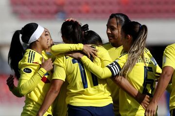 El equipo colombiano venció 7-0 a Uruguay en el debut en la Copa América Femenina con póquer de Catalina Usme y goles de Yoreli Rincón, Daniela Montoya e Isabella Echeverri.