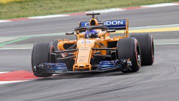 Fernando Alonso, con el McLaren en Montmeló.