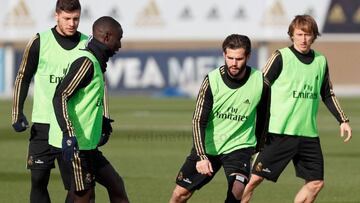 Nacho, durante un lance del entrenamiento del Real Madrid.