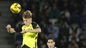 Jesús Rodríguez salta de cabeza.
REAL SOCIEDAD - BETIS