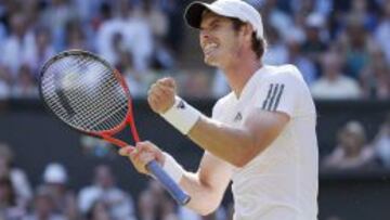 Murray celebra uno de los puntos en la final de Wimbledon.