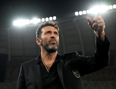 El mítico portero italiano se retiró el 1 de agosto de 2023 a los 45 años. Su último equipo profesional fue el Parma Calcio de la Serie B italiana. En la actualidad es el jefe de la delegación de la selección de Italia. 