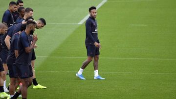 Neymar en un entrenamiento con el PSG este veano