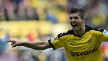 Christian Pulisic celebra el gol que anot&oacute; durante el partido entre el Borussia Dortmund y el Hamburgo el 17 de abril. 