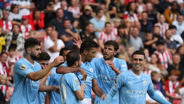 Sheffield (United Kingdom), 27/08/2023.- Players of Manchester City celebrate the 2-1 during the English Premier League match between Sheffield United and Manchester City in Sheffield, Britain, 27 August 2023. (Reino Unido) EFE/EPA/ASH ALLEN EDITORIAL USE ONLY. No use with unauthorized audio, video, data, fixture lists, club/league logos or 'live' services. Online in-match use limited to 120 images, no video emulation. No use in betting, games or single club/league/player publications.
