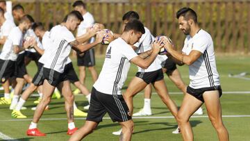 Negredo se mantiene al margen de cualquier negociación y se ejercita a las órdenes de Pako Ayestarán con normalidad.