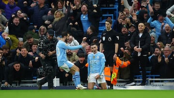 Soccer Football - Premier League - Manchester City v Manchester United - Etihad Stadium, Manchester, Britain - March 3, 2024 Manchester City's Phil Foden celebrates scoring their second goal with Bernardo Silva Action Images via Reuters/Lee Smith NO USE WITH UNAUTHORIZED AUDIO, VIDEO, DATA, FIXTURE LISTS, CLUB/LEAGUE LOGOS OR 'LIVE' SERVICES. ONLINE IN-MATCH USE LIMITED TO 45 IMAGES, NO VIDEO EMULATION. NO USE IN BETTING, GAMES OR SINGLE CLUB/LEAGUE/PLAYER PUBLICATIONS.