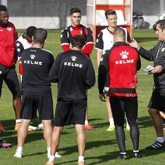 El presidente del Rayo Vallecano se reunió ayer con la plantilla