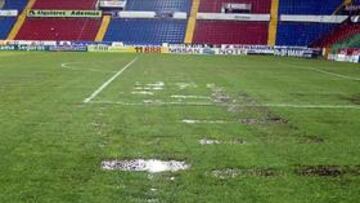 <b>IRRECUPERABLE.</b> El agua no ha cesado de caer en la capital levantina y la amenaza de la suspensión se ha materializado.
