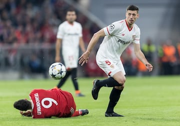 En enero de 2017, el Sevilla pag¨® 5?5 millones de euros al Nancy franc¨¦s para hacerse con los servicios del prometedor central franc¨¦s. Cay¨® con buen pie en aquel Sevilla post Emery, que ven¨ªa de ganar 3 Europa League seguidas, y se hizo r¨¢pido con el puesto de titular en el centro de la defensa. En su temporada y media en Nervi¨®n jug¨® 73 partidos.