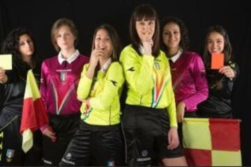 Un grupo de árbitras italianas se han unido para recaudar fondos para la asociación femenina de arbitraje de San Giovanni Valdarno con un calendario muy sensual. 