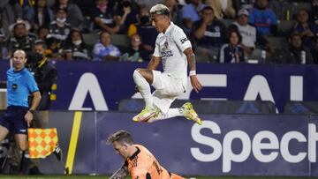 El club angelino se habría negado a prestar al futbolista, que recientemente fue autorizado por la FIFA para jugar con la Selección Mexicana