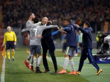 Ronaldo celebrates his goal with Ramos and Zidane.