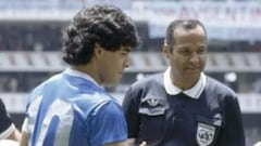 El árbitro de la 'mano de Dios' vuelve a pitar para homenajear a Maradona