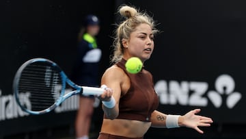 Tennis - Australian Open - Melbourne Park, Melbourne, Australia - January 19, 2026 Mexico's Renata Zarazua in action during her first round match against Czech Republic's Marie Bouzkova REUTERS/Edgar Su