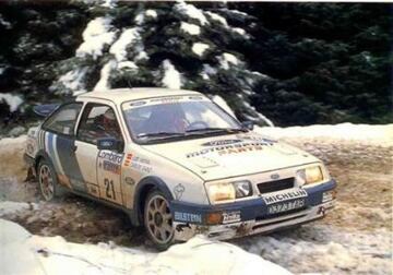 1988. Carlos Sainz y Luis Moyá se proclaman campeónes de España de Rallys con el Ford Sierra RS Cosworth.