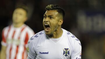 Nahuel Leiva celebra un gol anotado con el CD Tenerife ante el Girona.