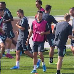 La paradoja italiana: los futbolistas pueden entrenar, pero en los parques