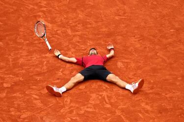 Novak Djokovic wins first French Open defeating Andy Murray
