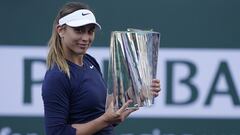 -FOTODELDIA- Indian Wells (Estados Unidos), 17/10/2021.- La tenista española Paula Badosa celebra su victoria en el Indian Wells tras derrotar a la bielorrusa Victoria Azarenka y se convirtó en la primera tenista española en ganar el torneo considerado co