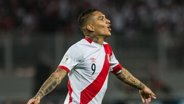 Peru&#039;s Paolo Guerrero celebrates after scoring against Colombia during their 2018 World Cup qualifier football match in Lima, on October 10, 2017. / AFP PHOTO / Ernesto BENAVIDES
