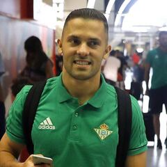 Durmisi vuelve a tocar balón en el Betis; regresaría ante el Eibar