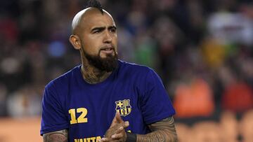 Arturo Vidal es baja de última hora en Barça por "proceso febril"