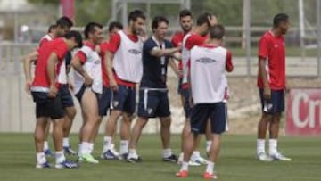 CLAVO ARDIENDO. Emery sabe que las remotas opciones europeas pasan por ganar.