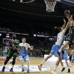 Carlos Suárez rescata a tiempo de la apatía al Unicaja