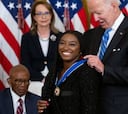 Simone Biles recibe la Medalla Presidencial de la Libertad